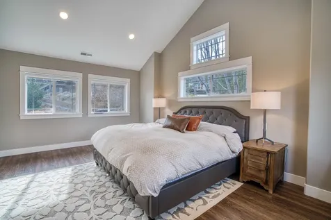566 NW Greyhawk Avenue Bend OR 97703