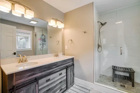 566 NW Greyhawk Avenue Bend OR 97703