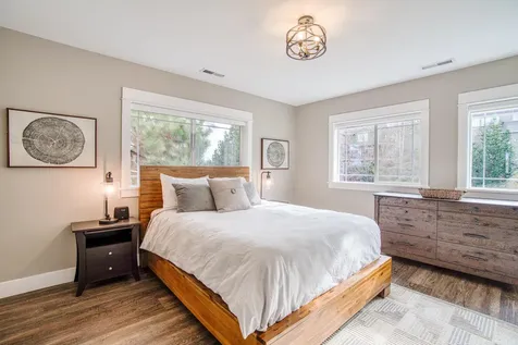 566 NW Greyhawk Avenue Bend OR 97703