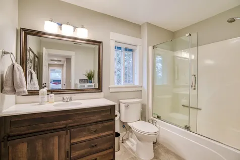 566 NW Greyhawk Avenue Bend OR 97703