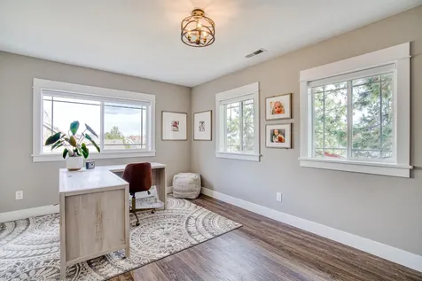 566 NW Greyhawk Avenue Bend OR 97703