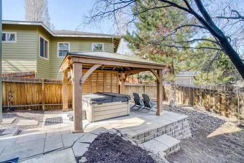 566 NW Greyhawk Avenue Bend OR 97703