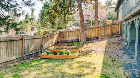566 NW Greyhawk Avenue Bend OR 97703