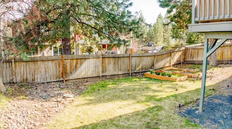 566 NW Greyhawk Avenue Bend OR 97703