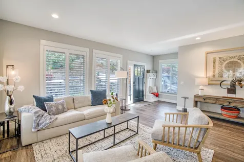 566 NW Greyhawk Avenue Bend OR 97703