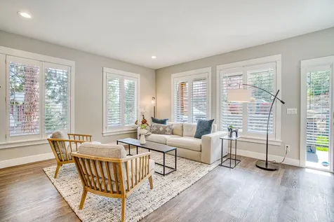 566 NW Greyhawk Avenue Bend OR 97703