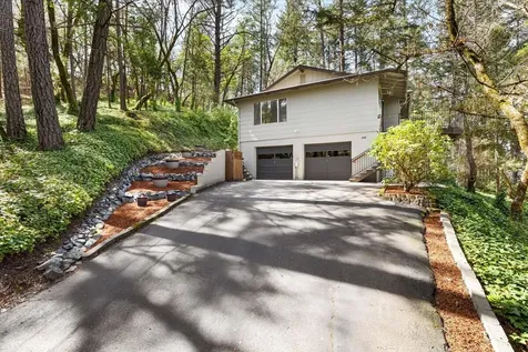 1836 W Schutzwohl Lane Grants Pass OR 97527