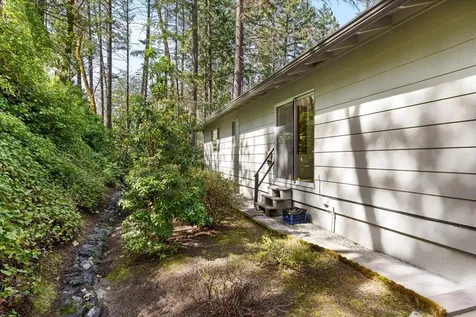 1836 W Schutzwohl Lane Grants Pass OR 97527
