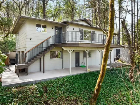 1836 W Schutzwohl Lane Grants Pass OR 97527