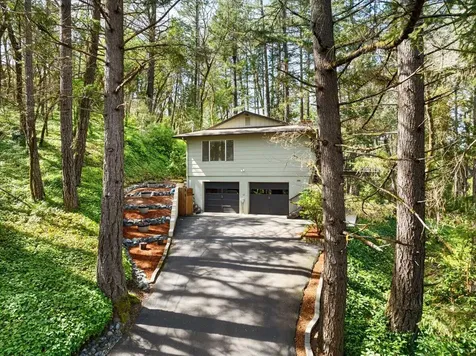 1836 W Schutzwohl Lane Grants Pass OR 97527