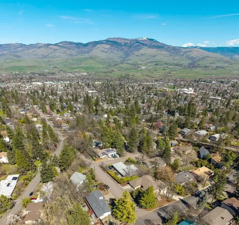 510 Guthrie Street Ashland OR 97520