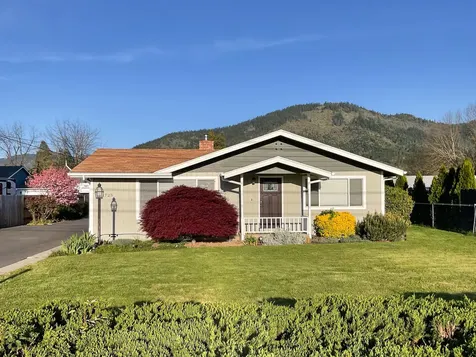 1725 Cloverlawn Drive Grants Pass OR 97527