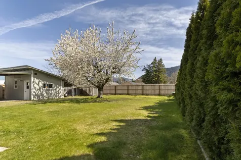1725 Cloverlawn Drive Grants Pass OR 97527