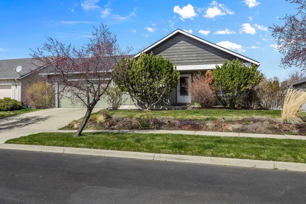 3409 SW Juniper Avenue Redmond OR 97756
