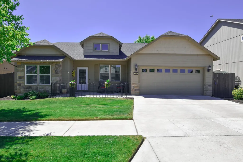 2344 NW Glen Oak Avenue Redmond OR 97756