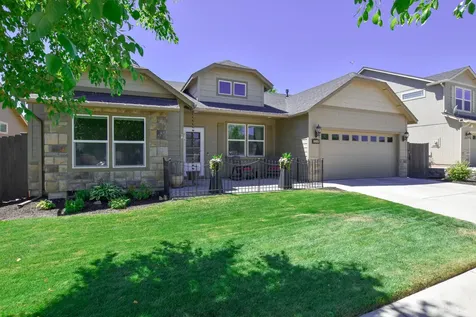 2344 NW Glen Oak Avenue Redmond OR 97756