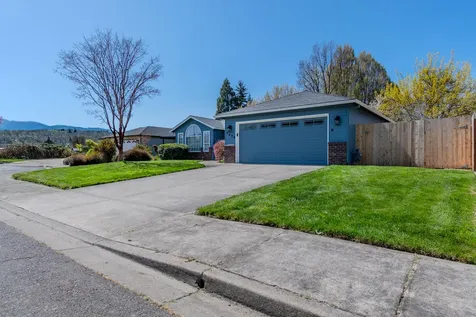 2236 Martin Drive Medford OR 97501