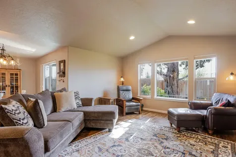2040 NW Kilnwood Place Redmond OR 97756