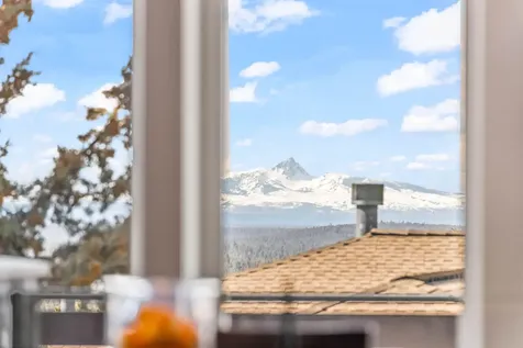 2042 NW Perspective Drive Bend OR 97703