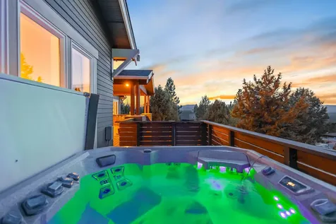 2042 NW Perspective Drive Bend OR 97703