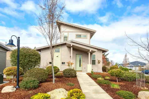 122 Dunn Circle Ashland OR 97520