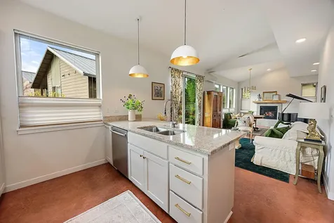 122 Dunn Circle Ashland OR 97520