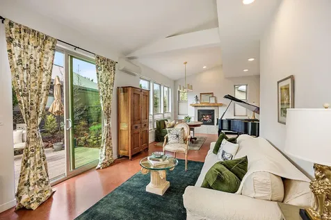 122 Dunn Circle Ashland OR 97520