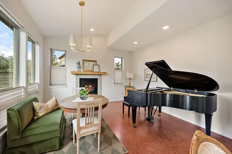 122 Dunn Circle Ashland OR 97520