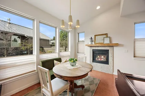 122 Dunn Circle Ashland OR 97520