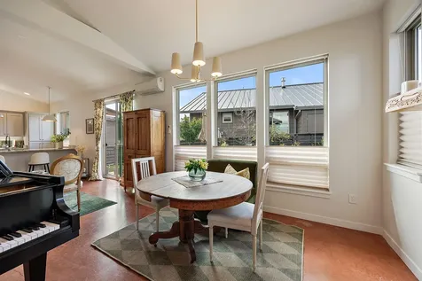 122 Dunn Circle Ashland OR 97520