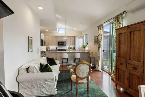 122 Dunn Circle Ashland OR 97520