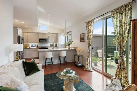 122 Dunn Circle Ashland OR 97520