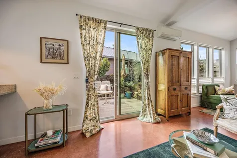 122 Dunn Circle Ashland OR 97520