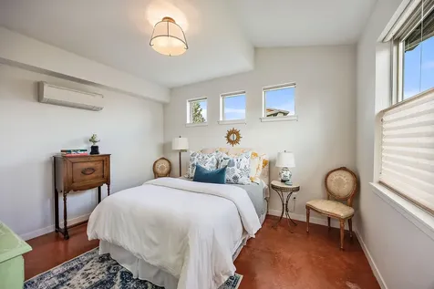 122 Dunn Circle Ashland OR 97520