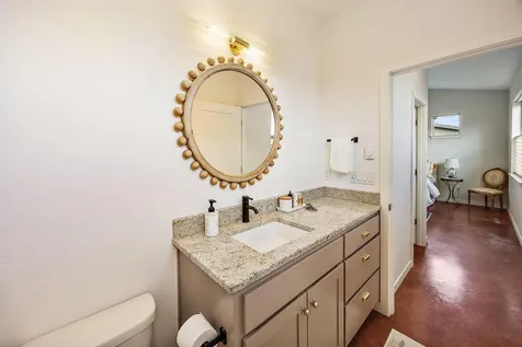 122 Dunn Circle Ashland OR 97520