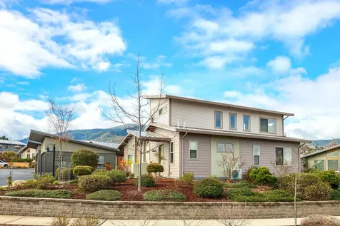 122 Dunn Circle Ashland OR 97520