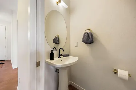 122 Dunn Circle Ashland OR 97520