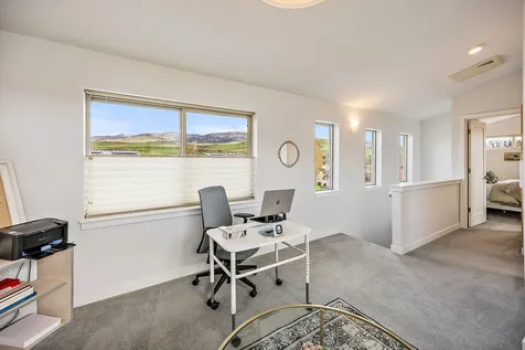 122 Dunn Circle Ashland OR 97520