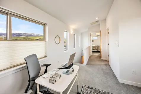 122 Dunn Circle Ashland OR 97520