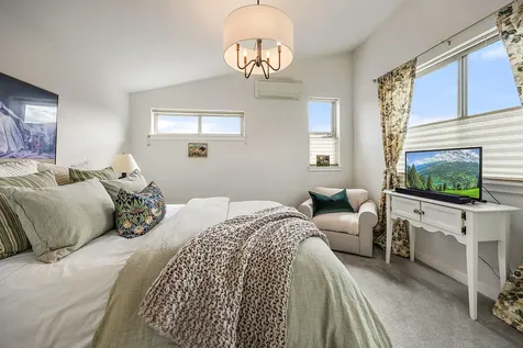 122 Dunn Circle Ashland OR 97520