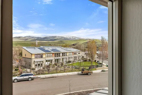 122 Dunn Circle Ashland OR 97520