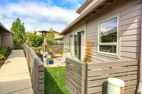 122 Dunn Circle Ashland OR 97520