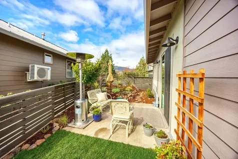 122 Dunn Circle Ashland OR 97520