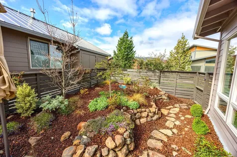 122 Dunn Circle Ashland OR 97520