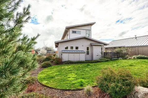 122 Dunn Circle Ashland OR 97520