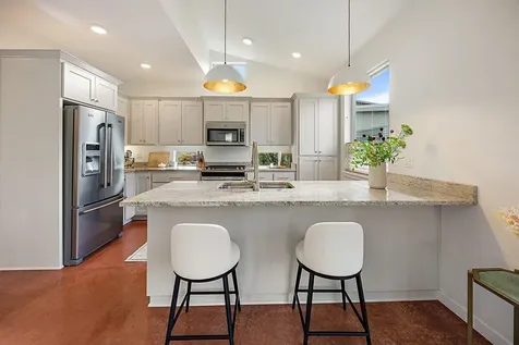 122 Dunn Circle Ashland OR 97520