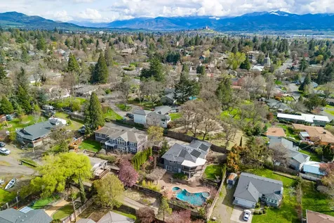 539 N Barneburg Road Medford OR 97504