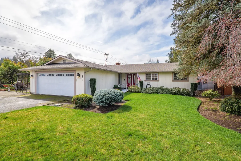 811 Lark Ellen Way Grants Pass OR 97527