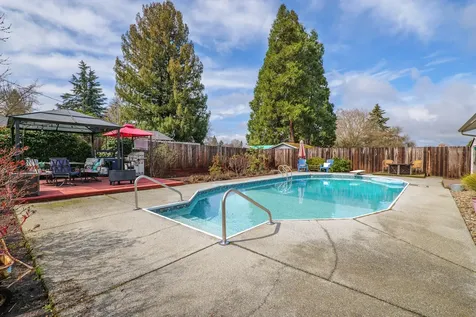 811 Lark Ellen Way Grants Pass OR 97527