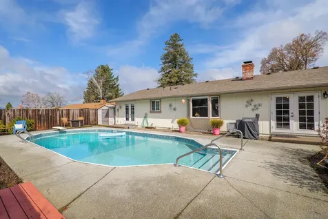 811 Lark Ellen Way Grants Pass OR 97527